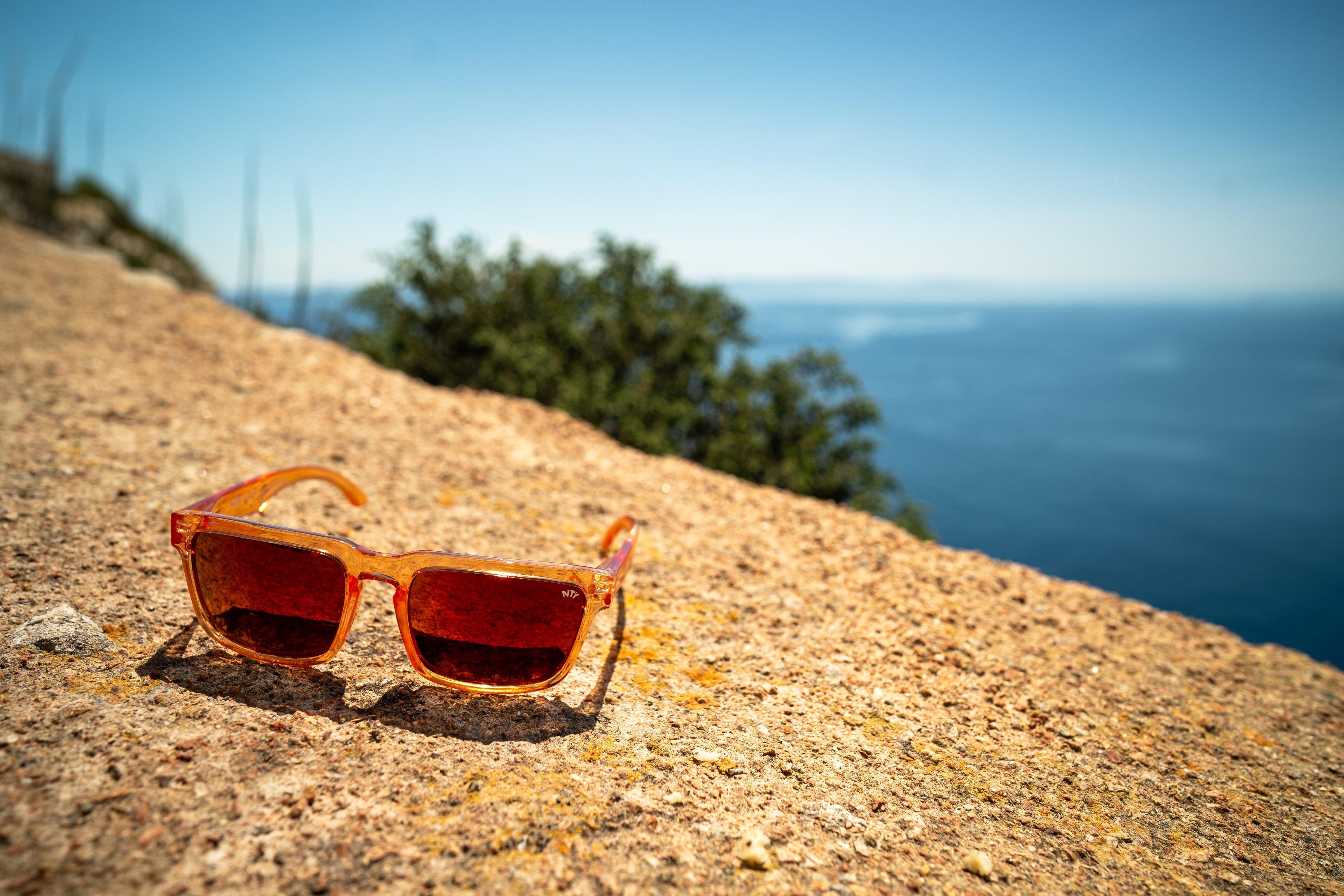 Photochromic glasses